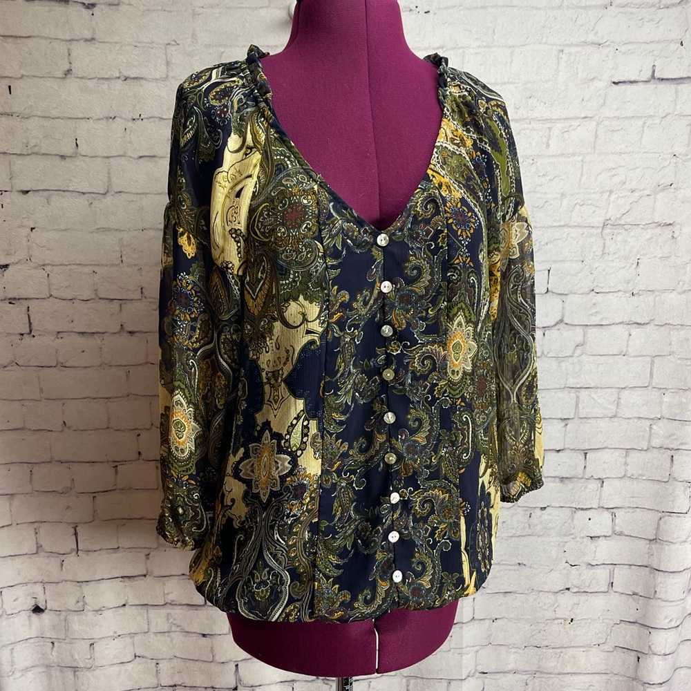 Fig and flower size medium 3/4 length sleeve paisley print blouse